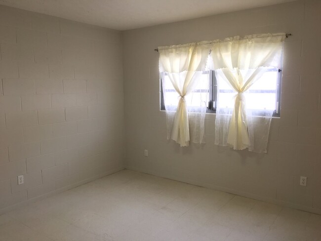 Building Photo - 1703 Puowaina Dr