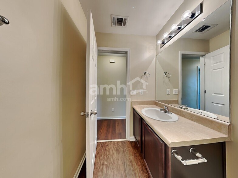 Building Photo - 117 Roseberry Cir