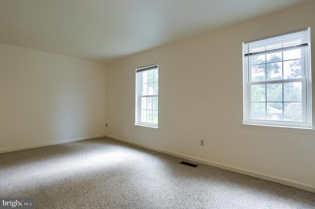 Building Photo - 730 Cambridge Ct