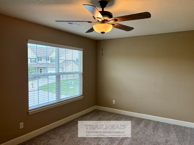 Building Photo - Northland Living at Its Best | 3 Bed • 2 Bath • 1,500 Sq Ft