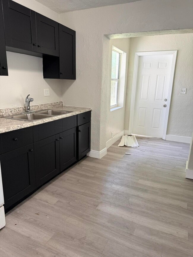 Building Photo - 2850 NW 14th St