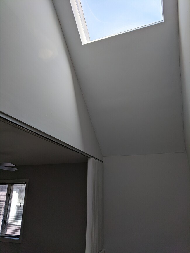 Vaulted ceilings with skylight - 3156 Bishop St