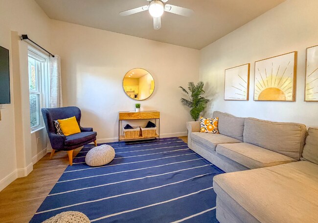 Building Photo - 2 Bedroom Townhouse in a Resort Style Community! All Utilities Included!