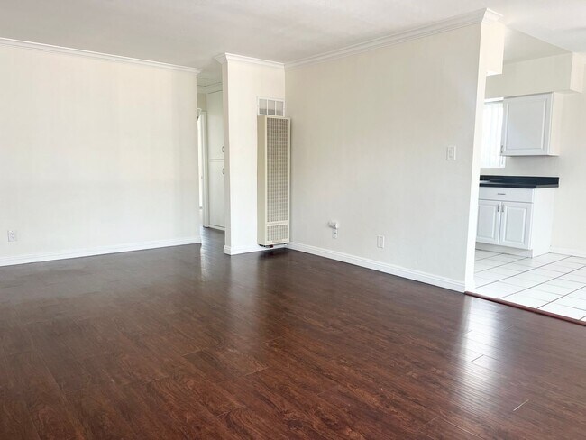 Building Photo - Bright 2 bed 1 bath in Pacific Beach