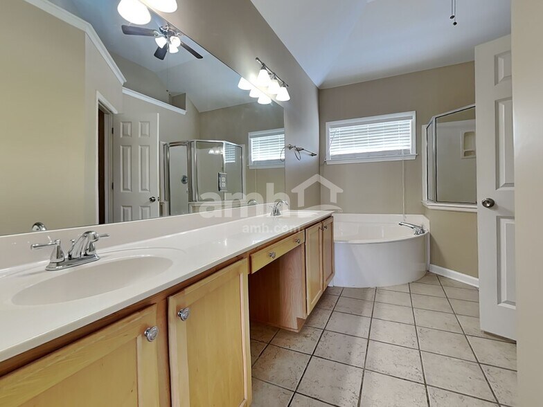 Building Photo - 8183 White Wing Cove W