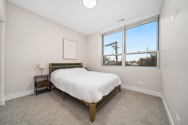 Building Photo - 8900 Windemere Ave