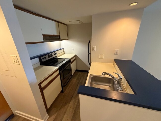 Building Photo - Welcome to Urban Elegance in the Heart of Historic Old City, Philadelphia