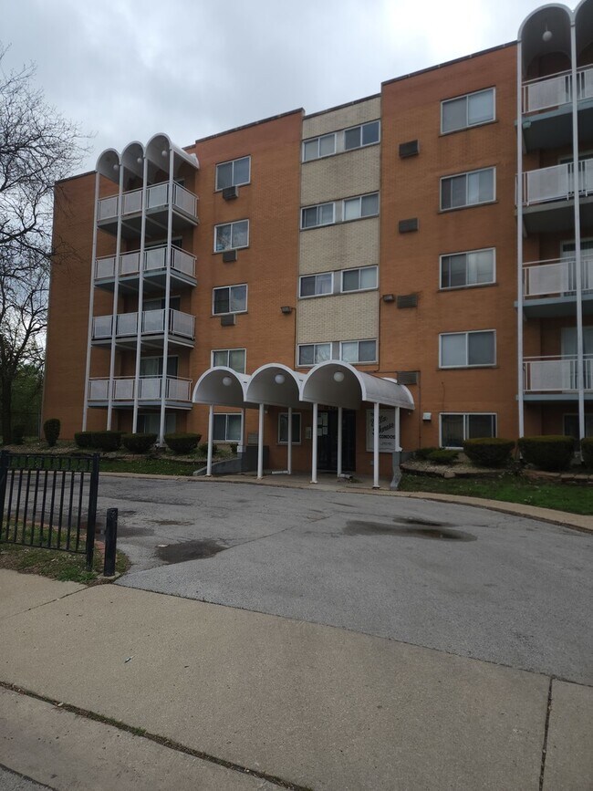 Primary Photo - 8018 S Hoyne Ave