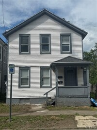 Building Photo - 724 Warren St