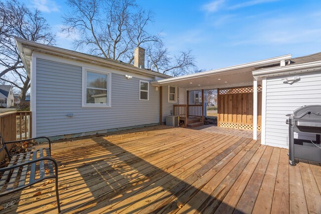 Building Photo - 503 S Benton St