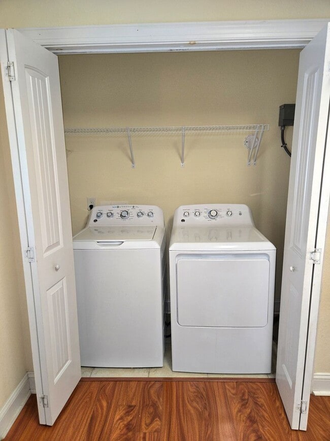 Building Photo - Beautiful Move-In Ready Single Family Home!