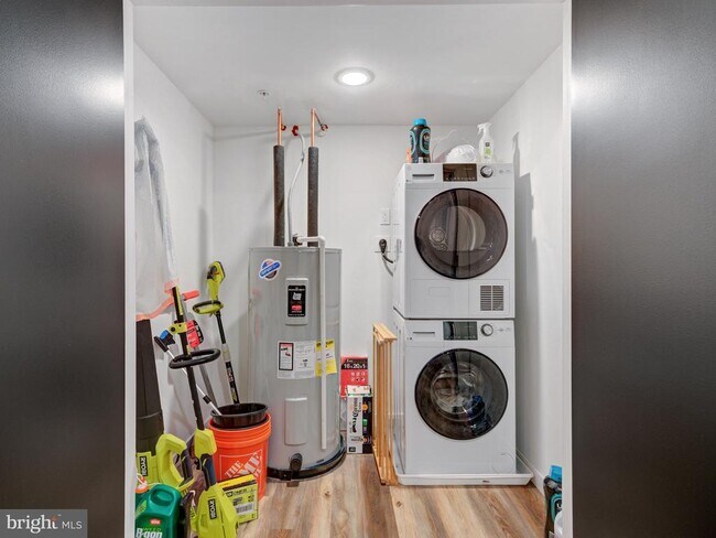 Building Photo - 1931 Colonial St