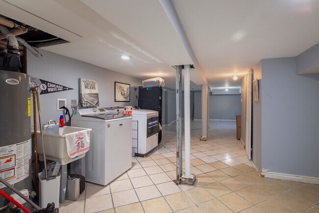 Building Photo - 5210 W 54th St