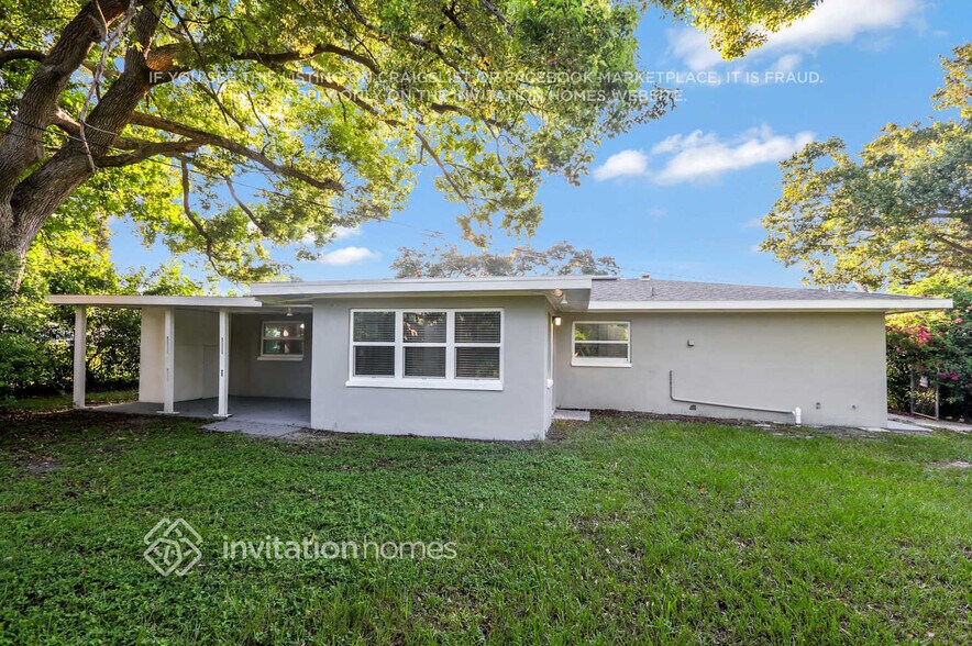 Building Photo - 1938 Summit Dr