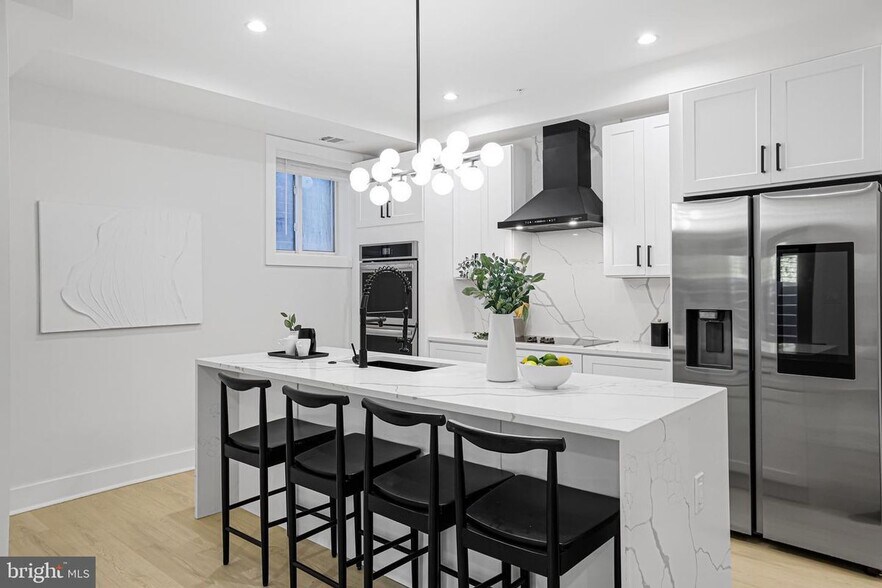 Building Photo - 616 Kenyon St NW