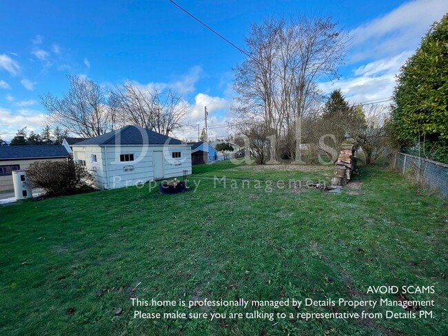Building Photo - Adorable 2 BR home in Manette with View!