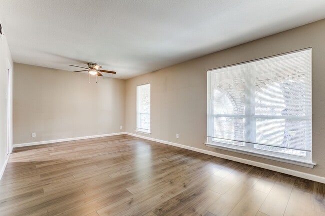 Building Photo - SPACIOUS CHARTER OAKS 4-BEDROOM