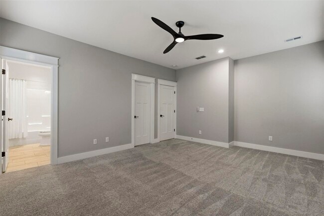 Building Photo - 633 Village Way