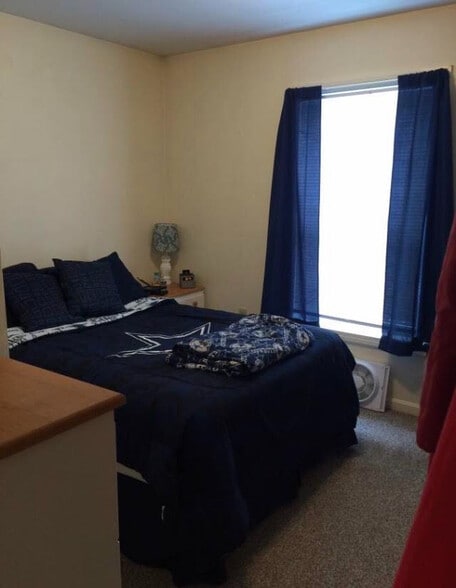 Building Photo - 362 Riverside Dr