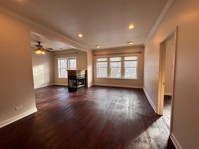 Building Photo - 1342 W Estes Ave