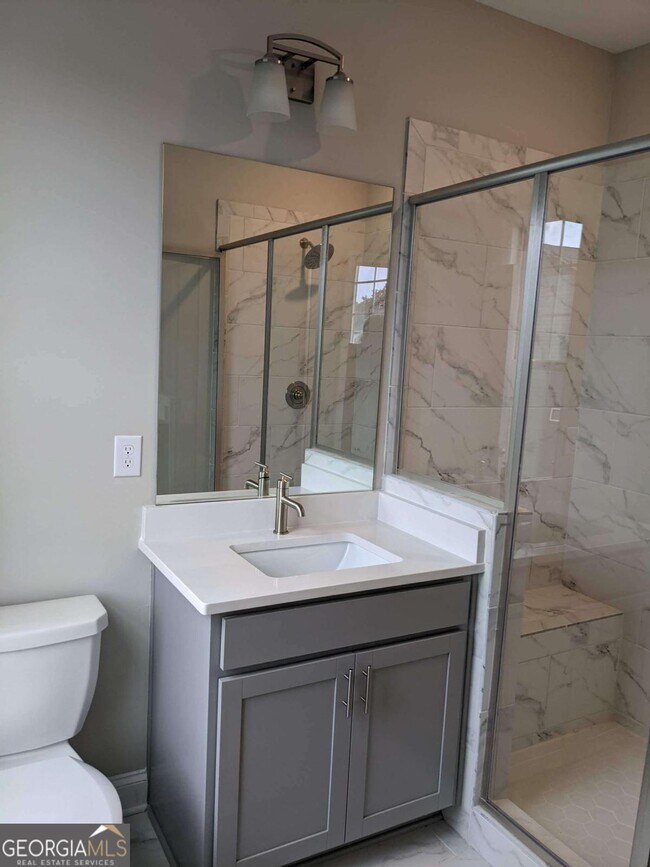 Building Photo - 225 Spike Trl SE