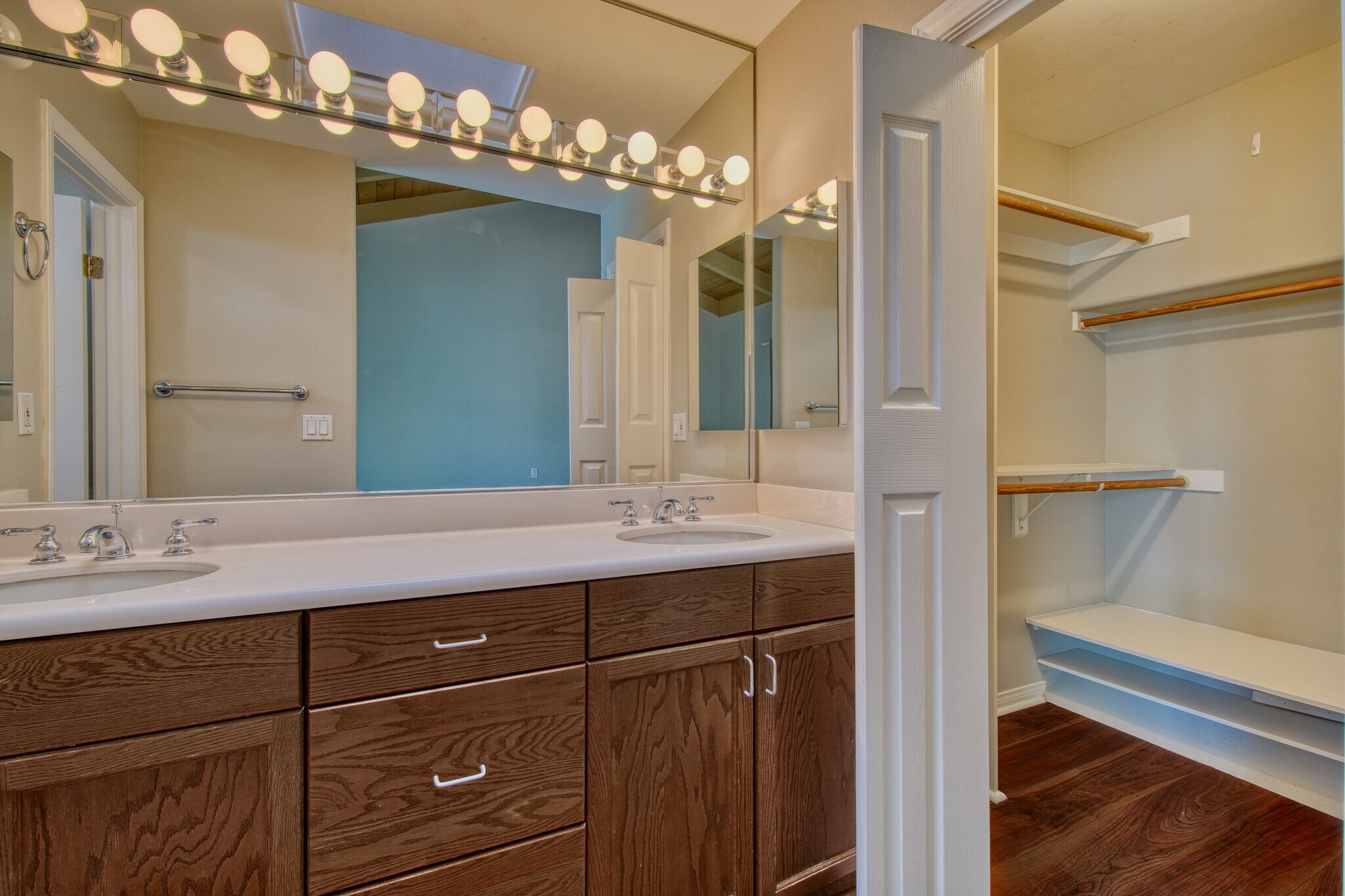 Building Photo - 14101 Dickens St