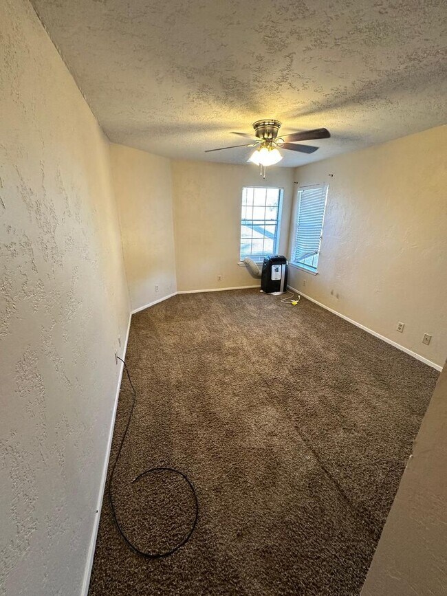 Building Photo - 1500 N Grant Dr