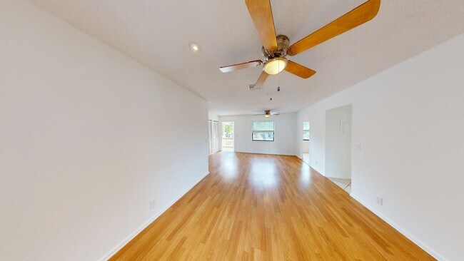 Building Photo - 1580 Montauk Dr