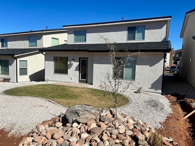 Building Photo - 4 Bedroom Home in Desert Canyons -
