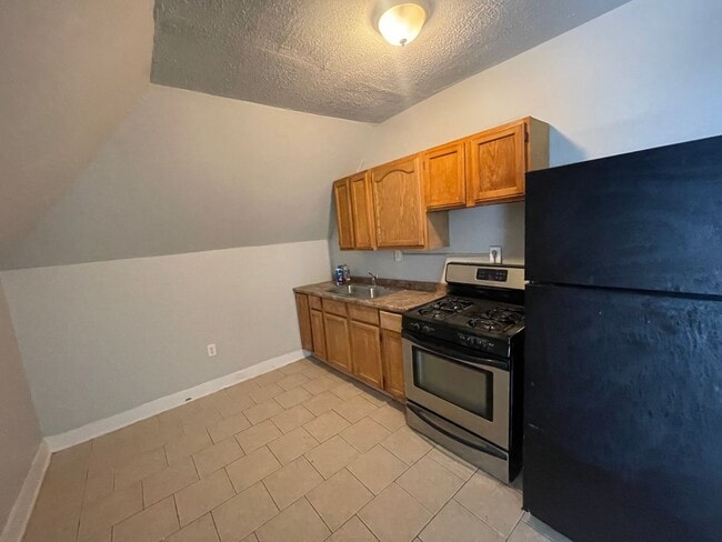 Building Photo - 3627 Montgomery Rd