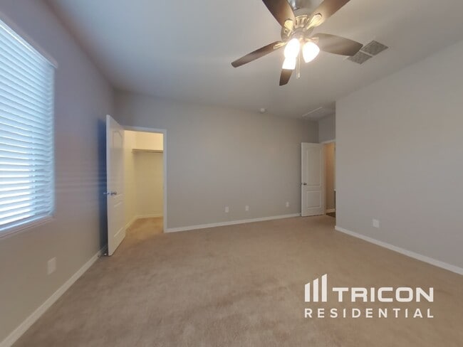 Building Photo - 38169 W Vera Cruz Dr