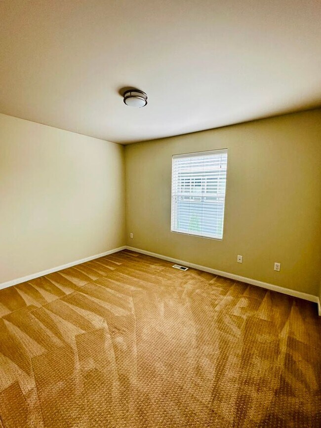 Building Photo - Beautiful 3 bed Home in Bothell in sought after Kings corner community!!