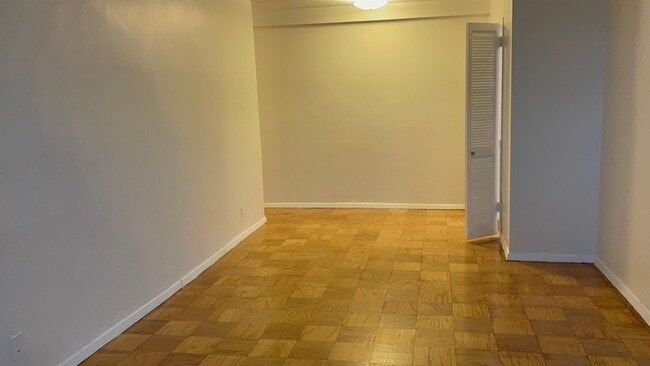 Building Photo - 201 St Pauls Ave