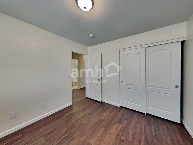 Building Photo - 10706 S Distillery Canyon Spring Dr