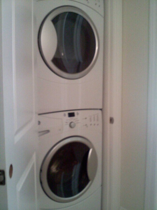 Washer/Dryer - 1A Pleasant Ridge Rd