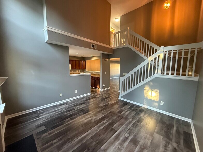 Building Photo - 225 Blue Robin Way