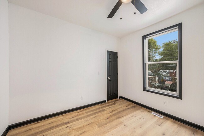 Building Photo - Remodeled 3 Bedroom 2 Bathroom Home!