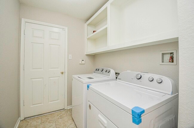 Building Photo - 14618 Rochelle Ct