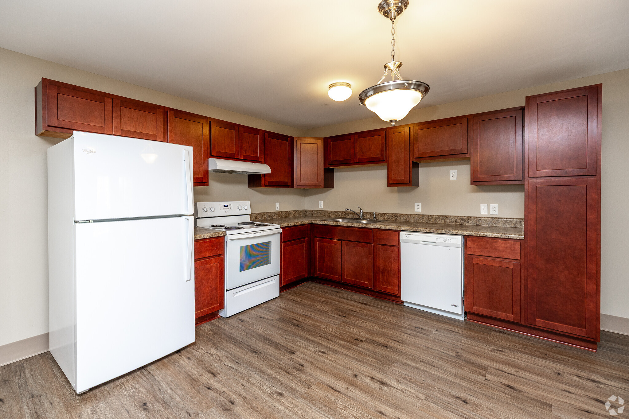 1BR, 1BA - 765SF - Kitchen - Emerald Reserve Ankeny