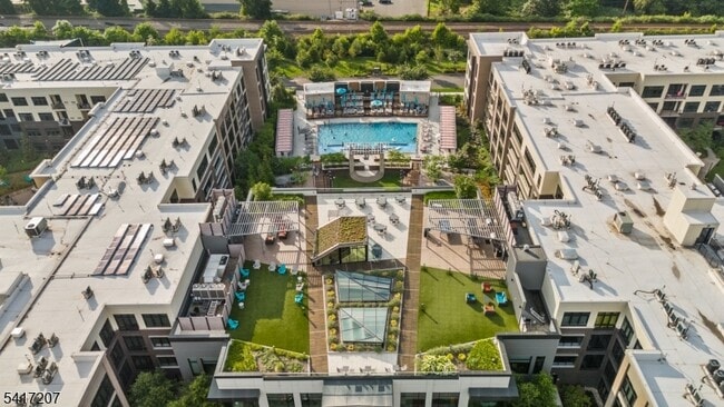 Building Photo - 8 Jessica Ln