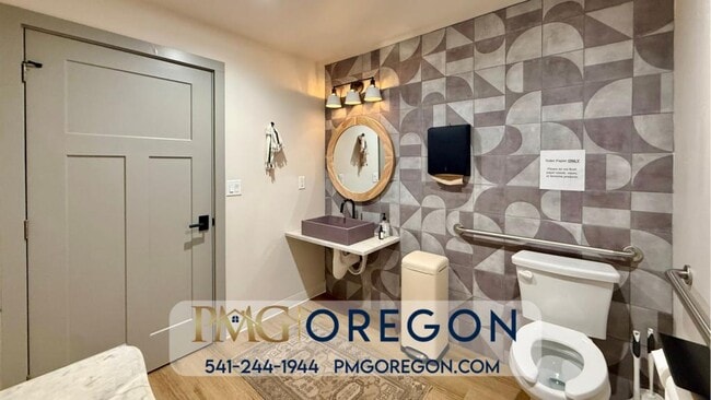 Building Photo - 626 SW 6th St