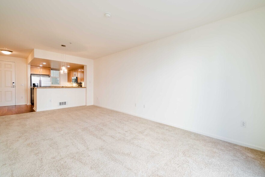 Building Photo - 301 Crescent Ct
