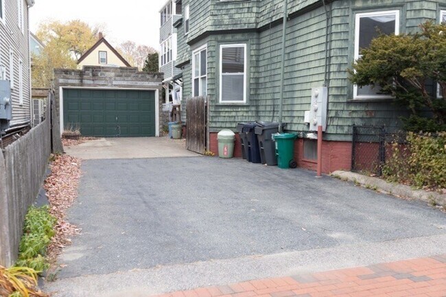 Building Photo - 19-21 Woodbridge St