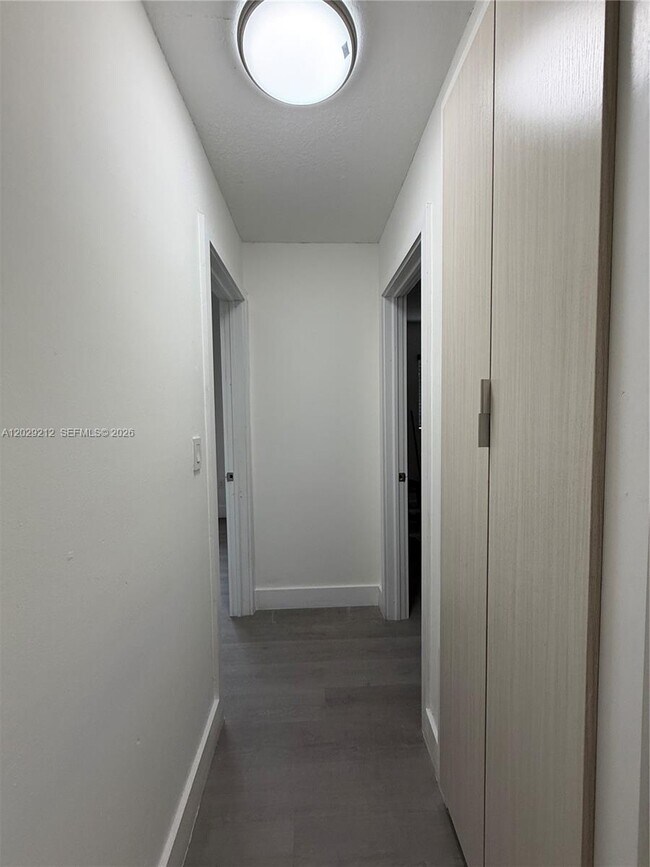 Building Photo - 3021 W 76th St
