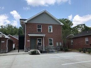 Building Photo - 517 Crestland Ave