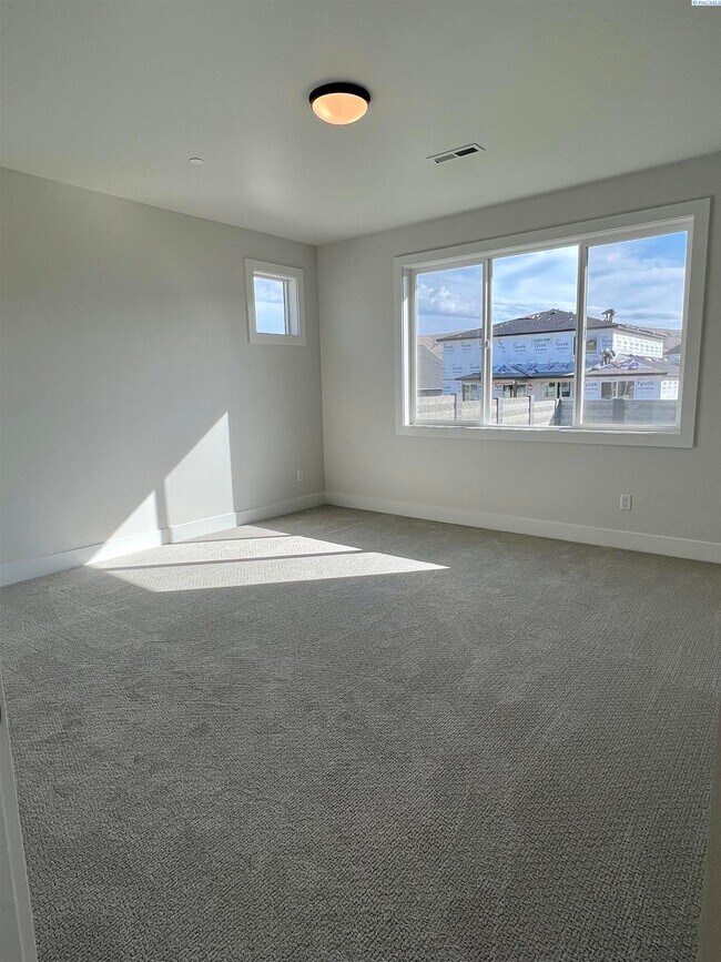 Building Photo - South Richland For Rent