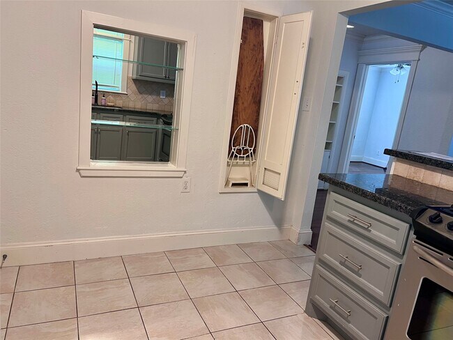 Building Photo - 124 N Estelle St