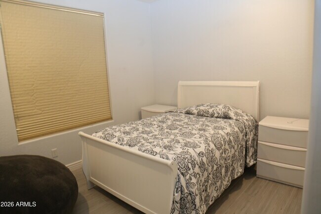 Building Photo - 6008 W Questa Dr