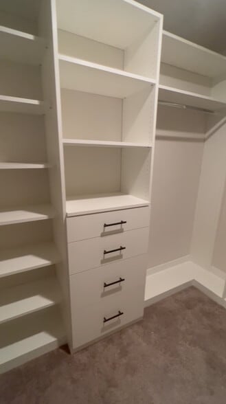 Building Photo - Room in House on Moonbeam Dr