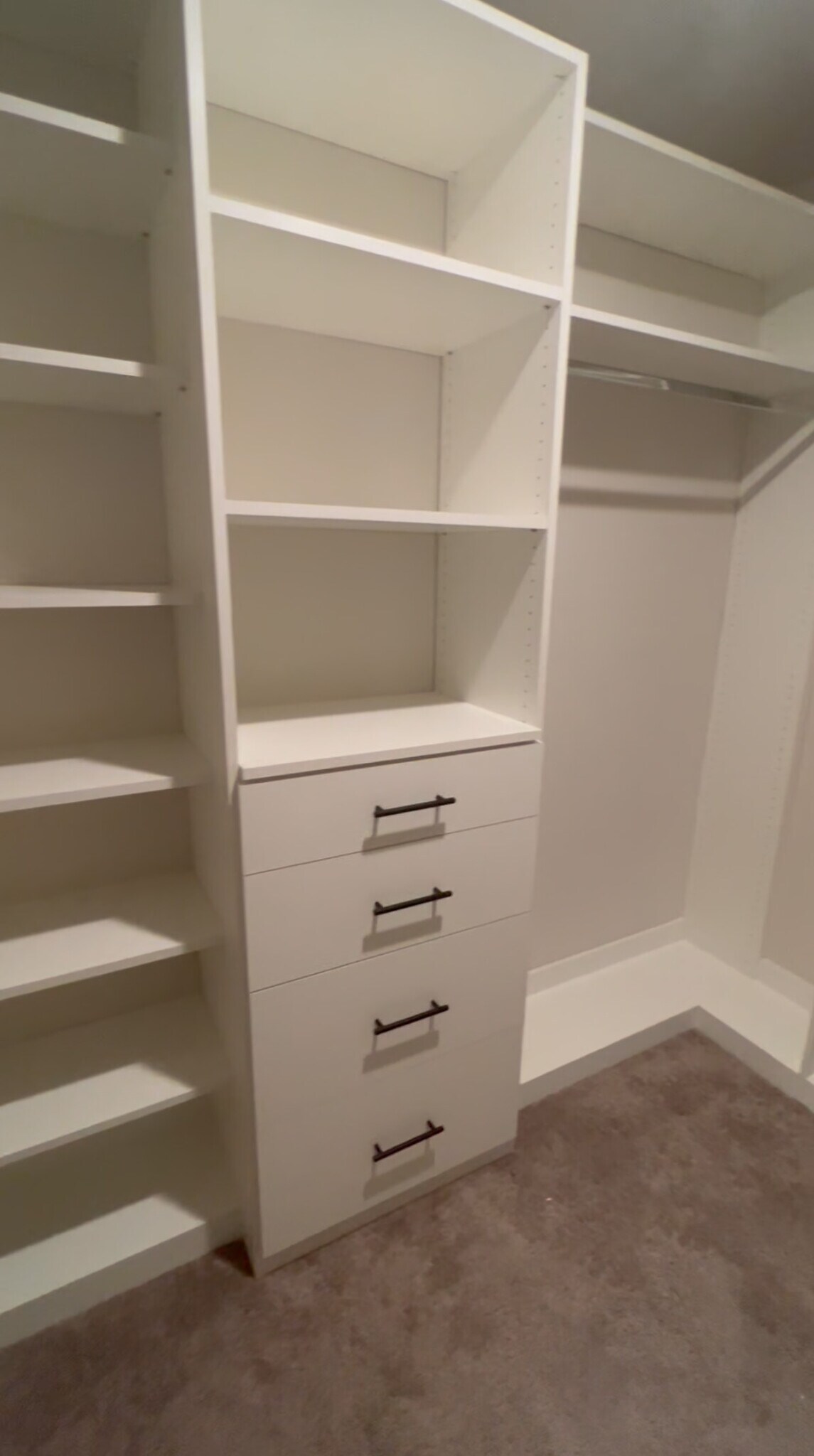 Building Photo - Room in House on Moonbeam Dr